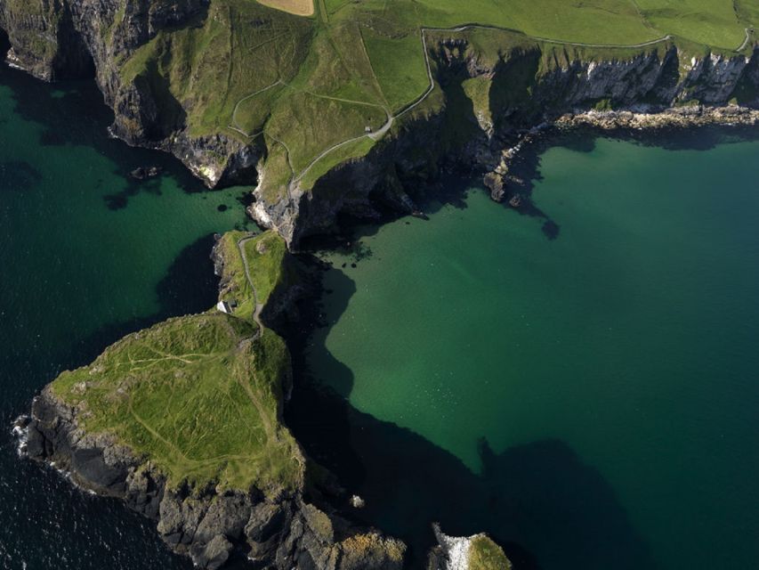 From Dublin: Belfast and Giant's Causeway: 2-Day Guided Tour - Belfast downtown + the optional Black Taxi Tour: choose your pace