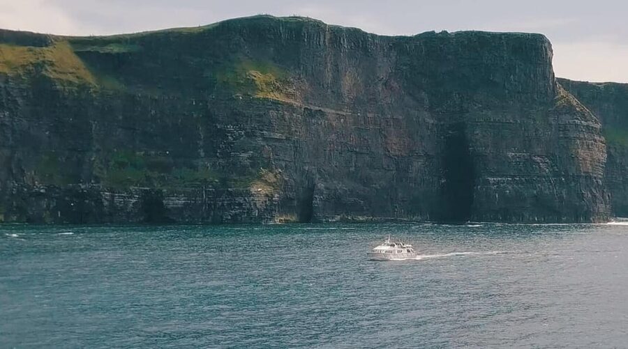 From Dublin: Galway + Cliffs of Moher Boat Cruise in Spanish - Getting West: The Coach Drive, Stops, and Timing That Shape the Day