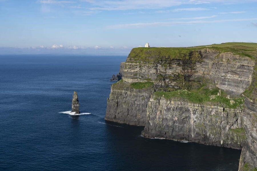 From Dublin: Galway + Cliffs of Moher Boat Cruise in Spanish - FAQ