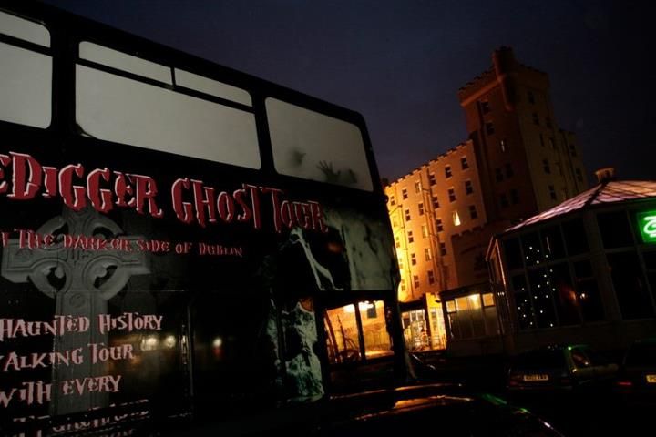 From Dublin: Gravedigger Ghost Bus Tour - Where you meet (outside H&M) and how the pacing works