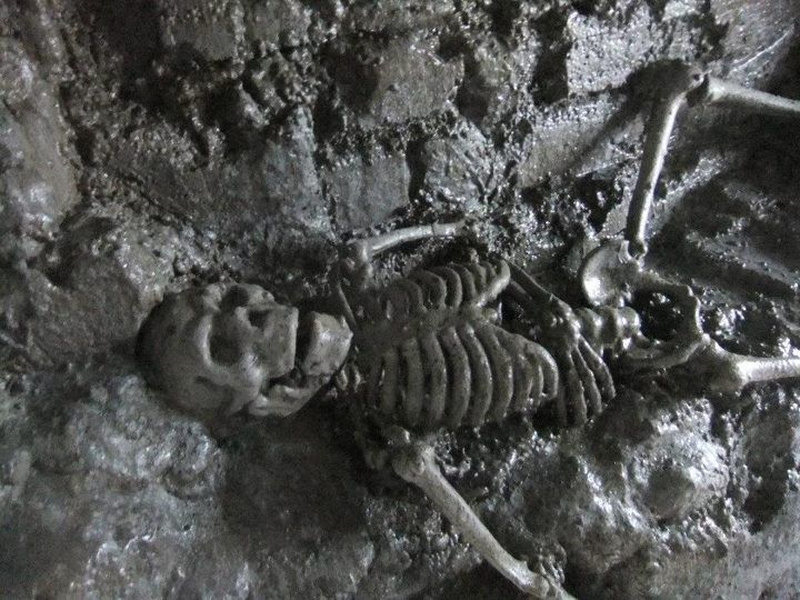 From Dublin: Gravedigger Ghost Bus Tour - Gravediggers Pub: the Ghoulish Brew payoff