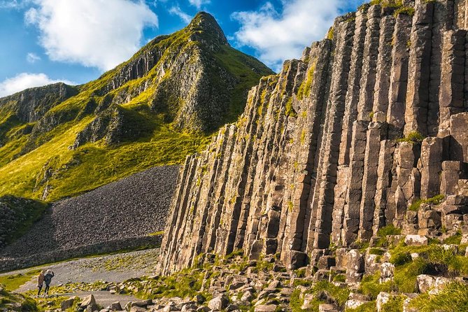 Giant's Causeway Day Tour from Dublin - Dunluce Castle Ruins: Cliffside Drama With Entry Included