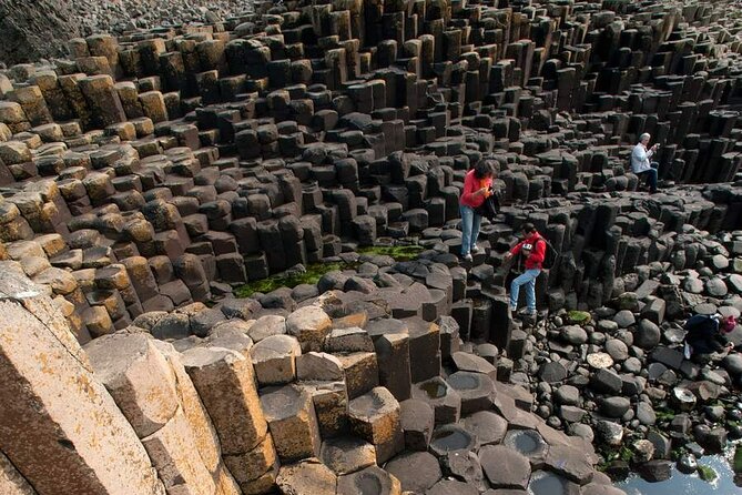 Giant's Causeway with the Titanic Exhibition and the best of Northern Ireland - Belfast City Hall: a quick taste before you head back