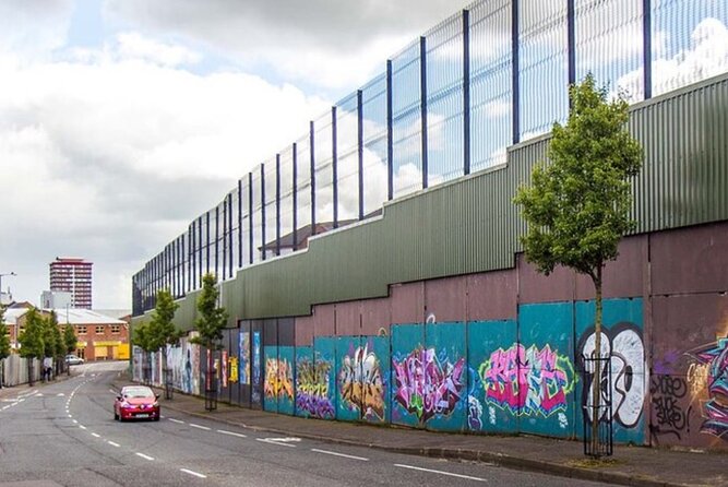 Giants Causeway and Belfast 2 Days with Private Chauffeur Tour - Peace Wall: 15 minutes that explains modern division