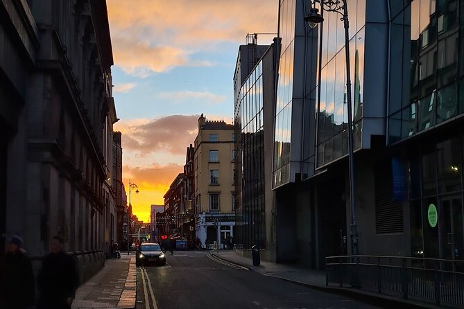 Historical Walking Tour of Dublin - Why this guide style matters: Donal’s humor and honesty