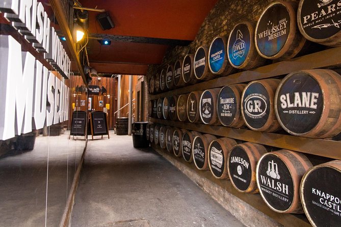 Irish Whiskey Museum: Whiskey Blending Experience - The museum story session: how Irish whiskey got from boom to bust