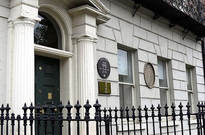 Oscar Wilde Dublin Walking Tour with Expert Local Guide - Trinity College Dublin: the student side of Wilde