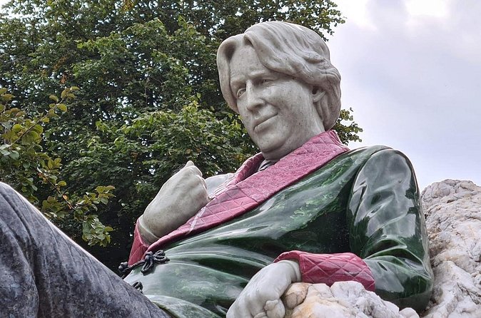 Oscar Wilde Dublin Walking Tour with Expert Local Guide - Mansion House: Sir William Wilde’s knighthood in a civic setting