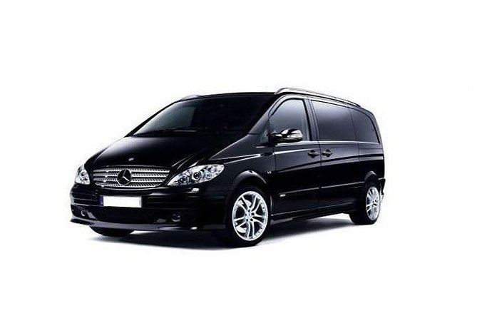 Private Transfer from Dublin city Center to Dublin airport One way Minivan - Getting value: $175.24 per group for up to 8