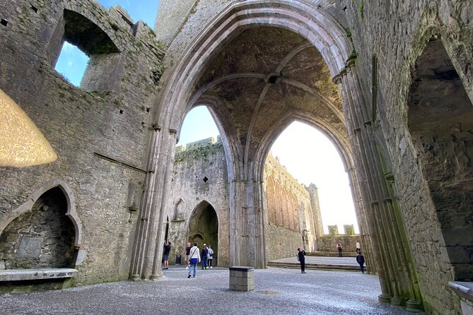 Rock of Cashel Cahir Castle Private Day Tour from Dublin w/picnic - A full-day private route: Cashel and Cahir, made easy from Dublin