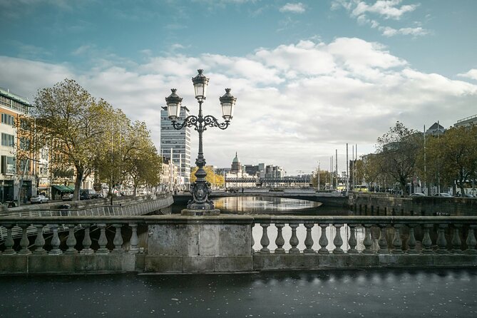 Self-Guided Scavenger Hunt: Dublin Adventure - Trinity College: Learning Without Feeling Like a Classroom