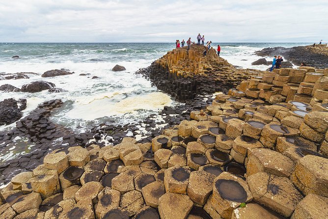 Spanish Belfast And Giants Causeway Tour - The Spanish guide experience: what makes the day feel smooth