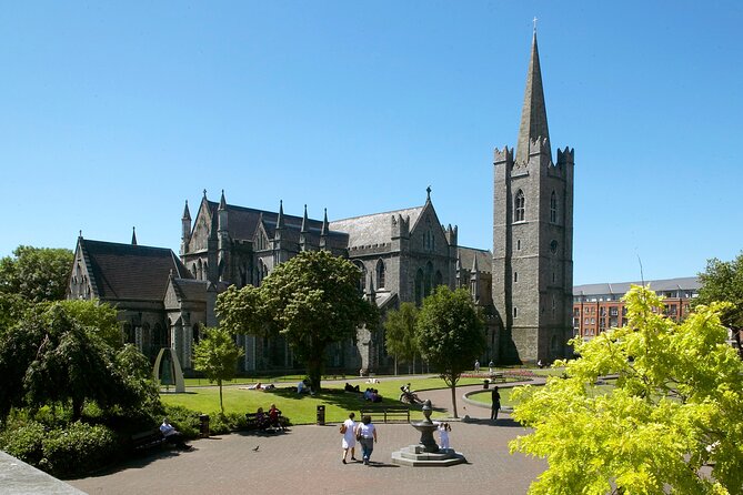 St Patrick's Cathedral, Book of Kells and Dublin Castle Tour - St Patrick’s Cathedral: Skip-the-Line + Swift and Stoker in the Gardens
