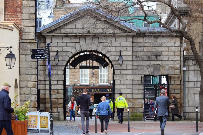 The Best of Dublin - Highlights and Hidden Corners - Dublin Castle outside, then gardens: the stop that ties it together