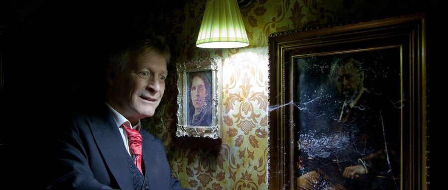 The Dublin Ghostbus Tour - Hellfire Clubroom and the haunted museum downstairs