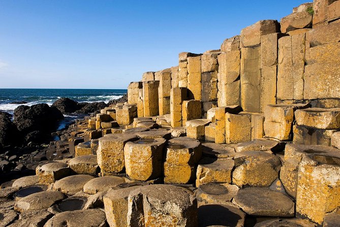 The Giant's Causeway, Dunluce Castel and Belfast - Spanish guide - Why This Belfast–Giant’s Causeway Day Works From Dublin