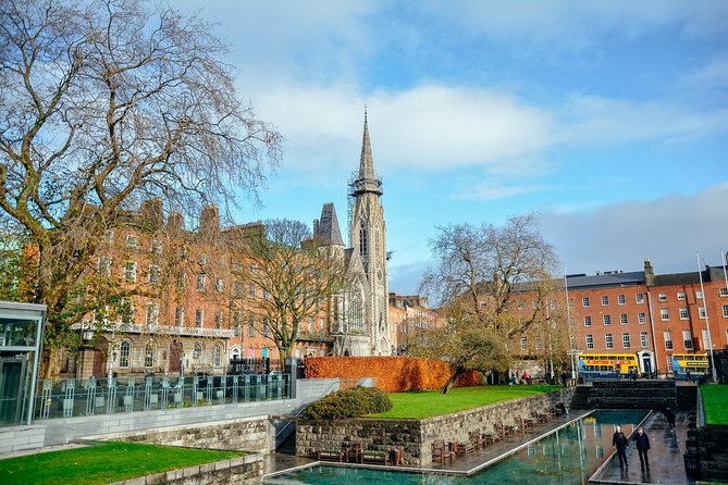 The History of Dublin With Locals: 1916 Easter Rising PRIVATE Tour - Stop 1: The General Post Office (GPO) and why it anchors the story