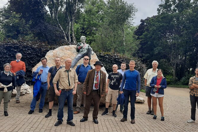 Walking tour in Merrion Square Park - Dublin Rogues Tour - Group size: small enough for attention, big enough for atmosphere