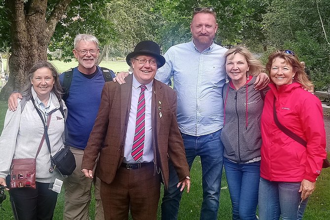 Walking tour in Merrion Square Park with a pint of Guinness Dublin Rogues Tour - Oscar Wilde and Co.: The Names That Make Merrion Square Click
