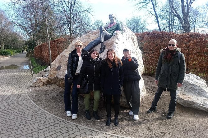 Walking tour in Merrion Square Park with a pint of Guinness Dublin Rogues Tour - Who This Tour Fits Best (And Who Might Skip It)