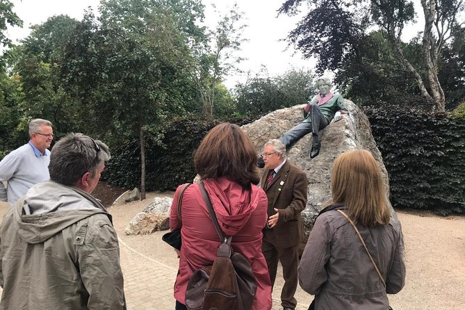 Walking tour in Merrion Square Park with a pint of Guinness Dublin Rogues Tour - Statue Facts in Merrion Square: What the Walk Teaches You to See